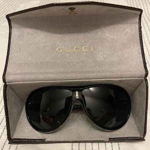 Never worn Gucci black aviator sunglasses